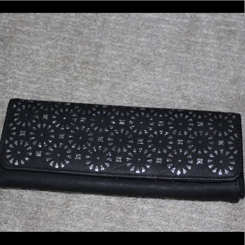 Cute wallet with a simple pattern